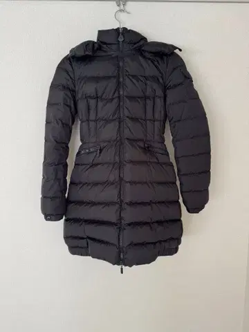 몽클 후드 부착 블랙 다운 자켓