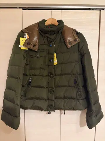 MONCLER 올리브 다운 자켓 후드 부착