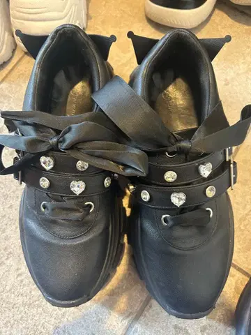 쿠로미 오메카시 텐시 통굽 스니커즈 사이즈 M 산리오 돈키