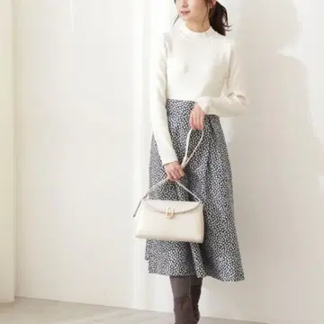 [ 프로포션 바디 드레싱 ] 플라워 자카드 니트 도킹 원피스