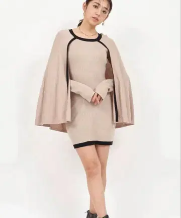 ROYAL PARTY 암워머 포함 배색 케이프 미니 원피스