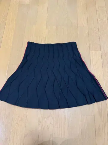 KBS 블랙 물결 플리츠