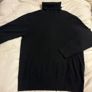 유니클로 캐시미어 100% 터틀넥 스웨터 블랙 L