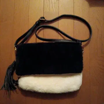 퍼와 가죽의 숄더백