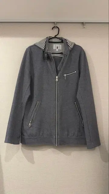 TAKEOKIKUCHI 그레이 스트라이프 후드 후드티