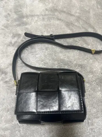 블랙 가죽 숄더백 새상품급