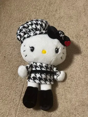 헬로키티 흑백 걸리시 쌍둥이 코디 마스코트 홀더