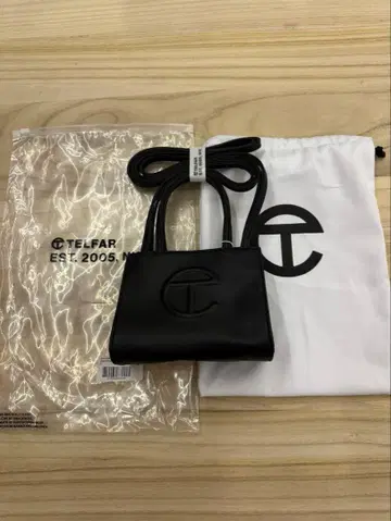 Telfar 블랙 미니 숄더백