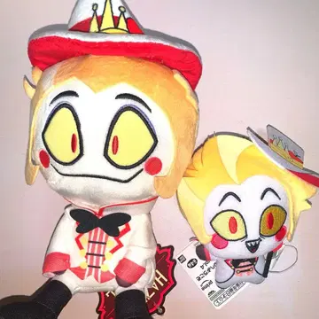 해즈빈 호텔에 오신 것을 환영합니다 앉은 봉제 인형 루시퍼 라운드 원