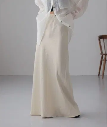 로리즈팜 스트레치 새틴 스커트 S 사이즈