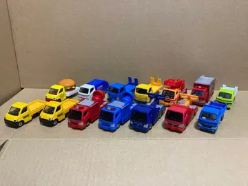 다양한 작동 트럭 14대 세트