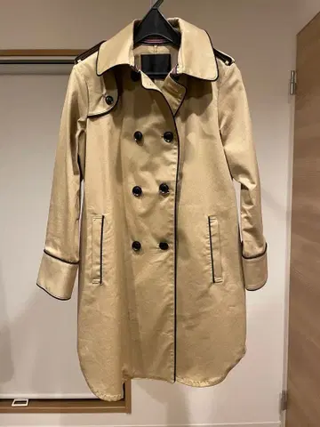 바빌론 베이지 더블 브레스트 트렌치코트