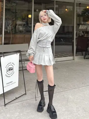 다리치 레이스업 원숄더 맨투맨 상의 미니 스커트