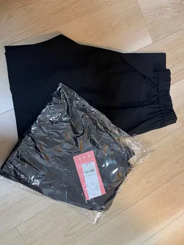 새상품 GLOBAL WORK 우츠쿠 실루엣 테이퍼드 팬츠(M) 블랙