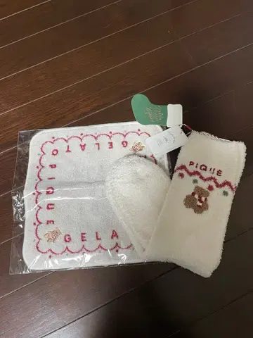 GELATOPIQUE 젤라또피케 노르딕 홀리데이 곰 타월 손수건 & 양말