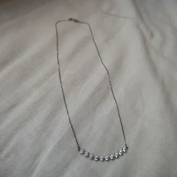 실버 크리스탈 부착 심플 목걸이