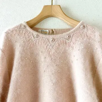 꽃무늬 비쥬 자수 펄 소매 복슬복슬 니트 핑크 귀여운 상의