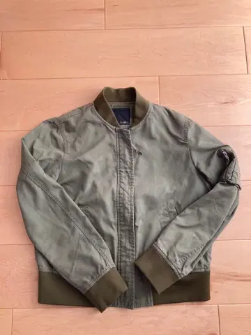 데비넷 카키 MA1 숏 기장 아우터 자켓 아바하우스