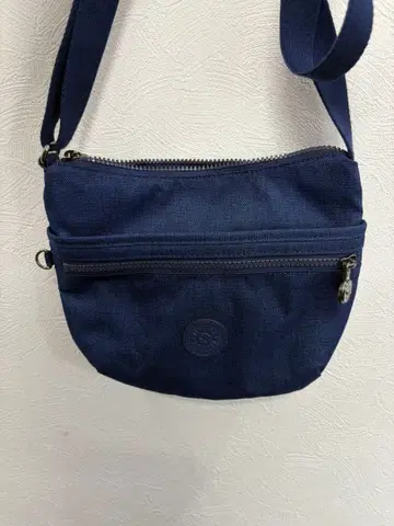KIPLING 네이비 숄더백 키링 포함