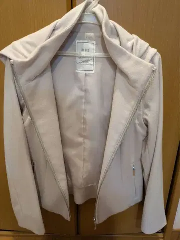 료코키쿠치 후드 부착 라이트 베이지 자켓