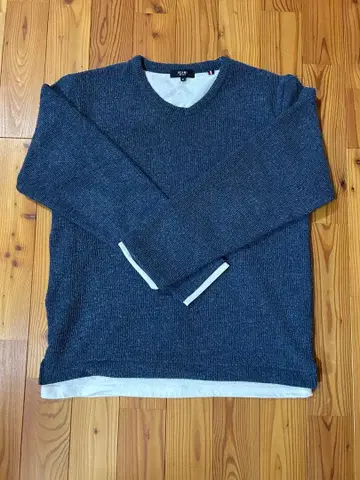 네이비 V넥 니트 스웨터