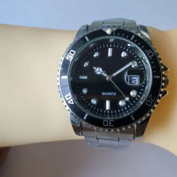 커스텀품 기계식과 같은 쿼츠로 환장 다이버즈풍 노로고