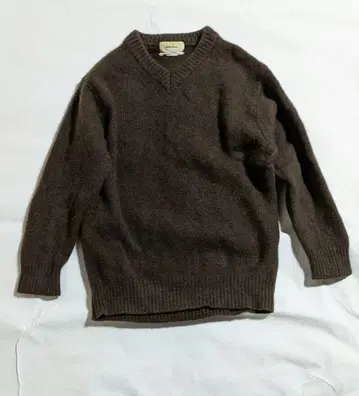 Mila Owen 브라운 V넥 스웨터