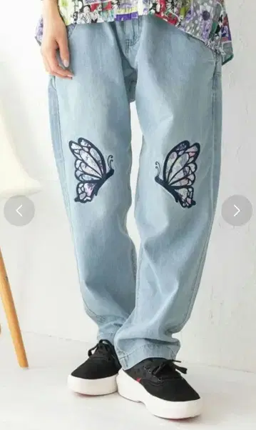 스칼라 나비 자수 아플리케 데님 팬츠 색스