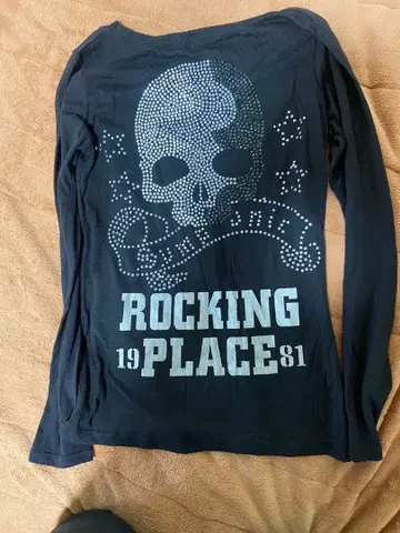 스컬 롱T 핏T y2k 갸루 V계