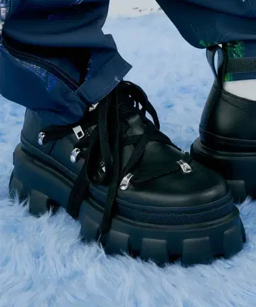 라이트 밑창 레이스 부츠