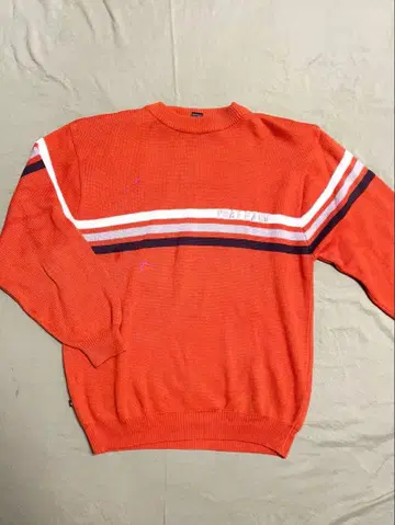 오렌지 크루넥 니트