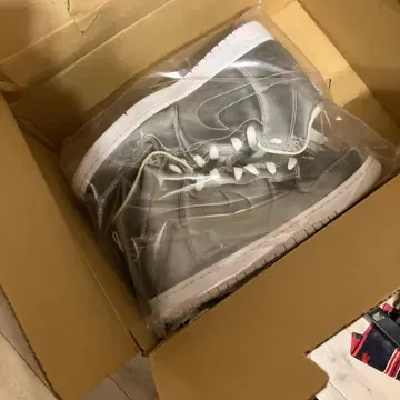 그레이 하이컷 스니커즈