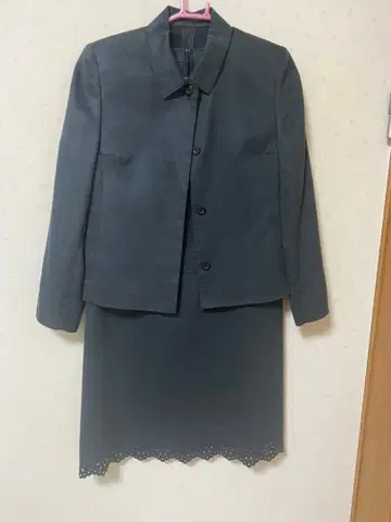 다크 그레이 자켓과 드레스 세트