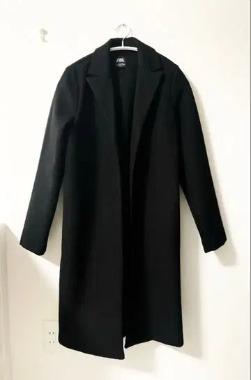 ZARA 블랙 체스터 코트