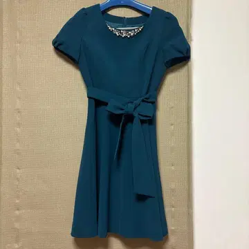 다크 그린 허리 리본 드레스