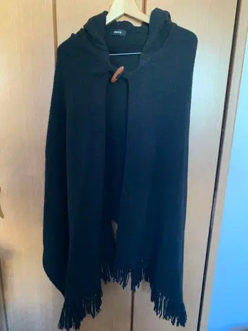 ZUCCA 블랙 프린지 가디건