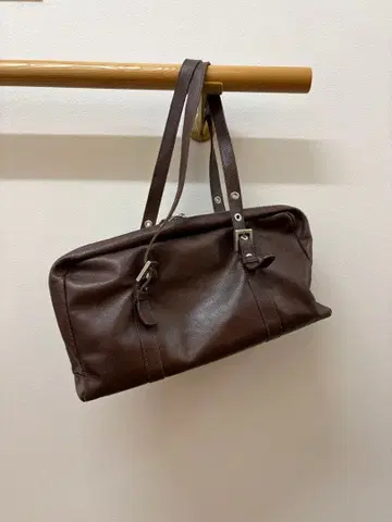 브라운 가죽 숄더백