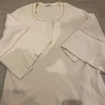 CLANE 아이보리 V넥 7부 소매 상의
