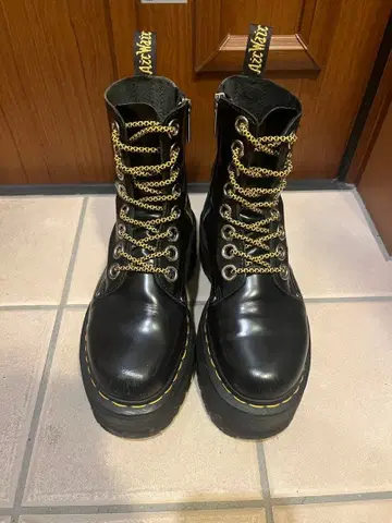 [ 닥터마틴 ] 8홀 6cm 통굽 밑창