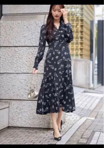 새상품 토코 클로젯 카라 부착 플라워 프린트 원피스