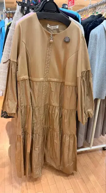 60% 할인, Super Beauty 베이지 롱 원피스 44 프론트 오픈