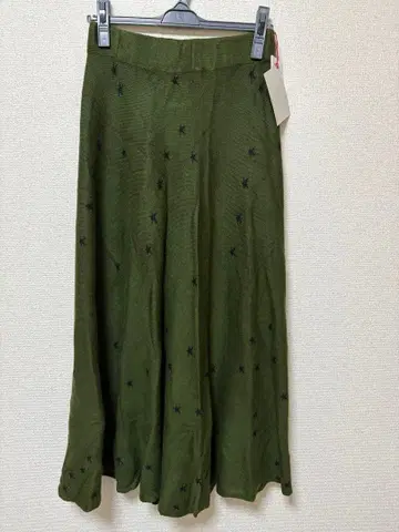 새상품 이번 시즌 micelle 별 패턴 니트 롱 스커트 카키