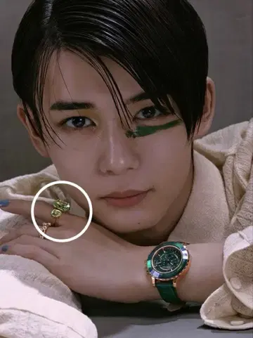 스와로브스키 오픈링 옥타곤컷 그린 나가오 켄토 착용 모델