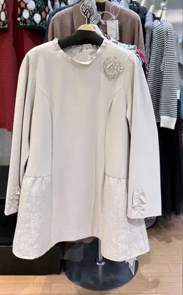 슈퍼 뷰티, 베이지 플라워 모티브 긴팔 튜닉 44