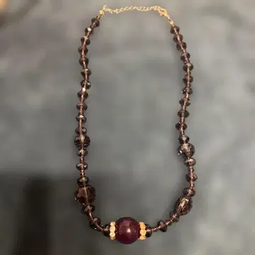 보라색 비즈 목걸이