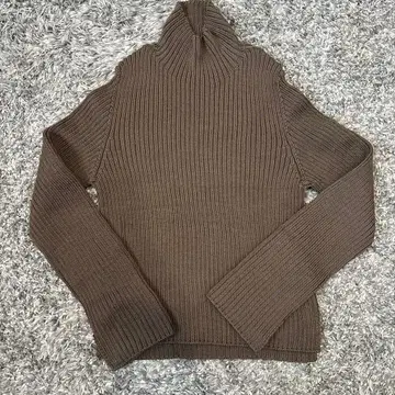 뷰티앤유나이티드 애로우즈 니트 스웨터