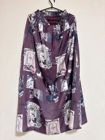 이즈스칼라 현재와 과거 이미지 프린트 스커트