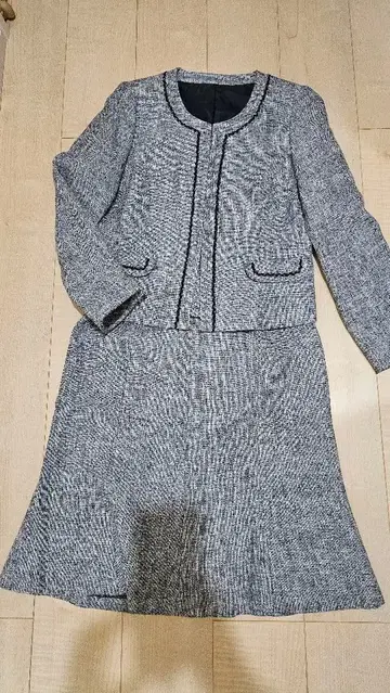 노아쥬 트위드 라메 스커트 수트