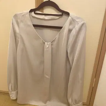 [ 새상품급 ] PINKY&DIANNE 보타이 턱 새틴 블라우스