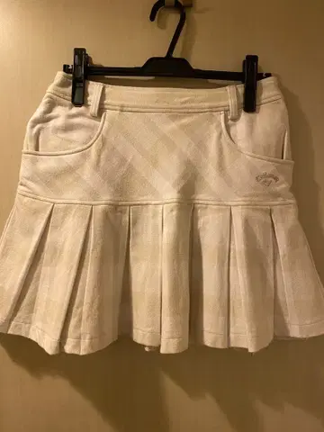 Callaway 화이트 플리츠 스커트